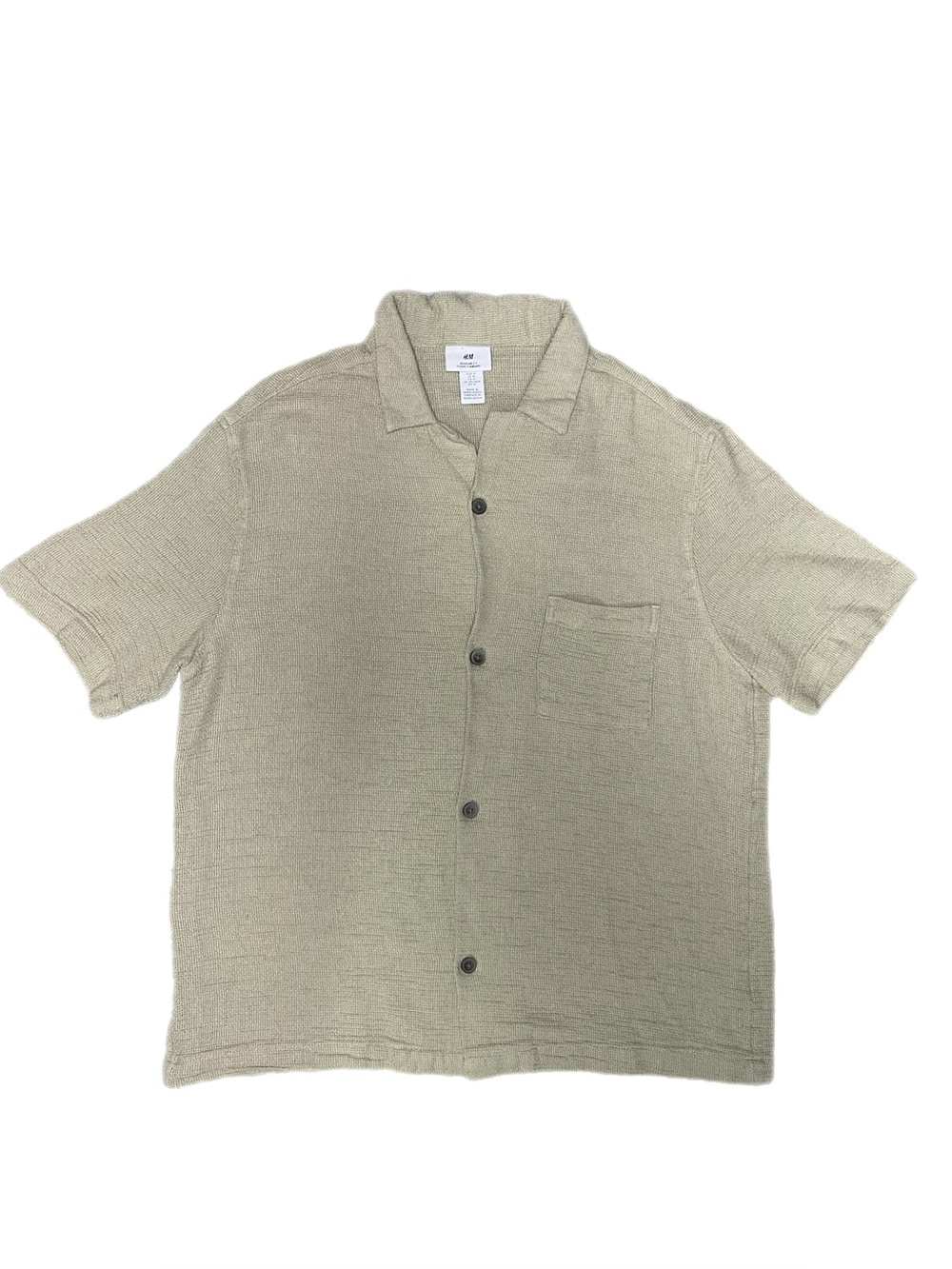 Like New: H&M Textured Resort Pocket Button-Down Short Sleeve Shirt